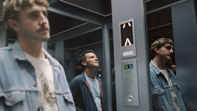 image de la news Des sitcom, du drame, des requins et des robots extraterrestres… En juillet, découvrez un programme complètement fou sur Disney+ !