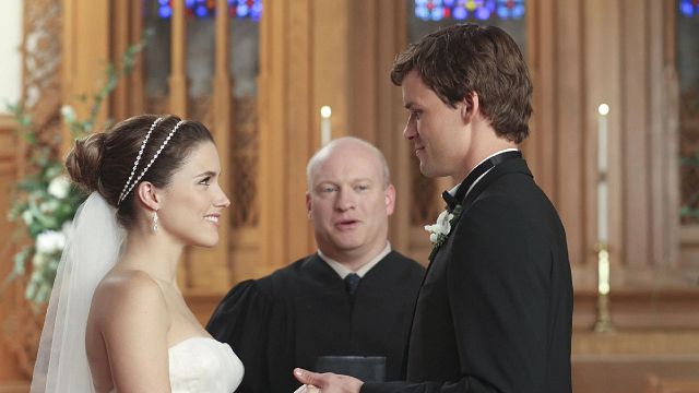 image de la news Les Frères Scott : “Ils ne m’ont jamais demandé de revenir”... Hilarie Burton rétablit la vérité sur l’absence de Peyton au mariage de Brooke