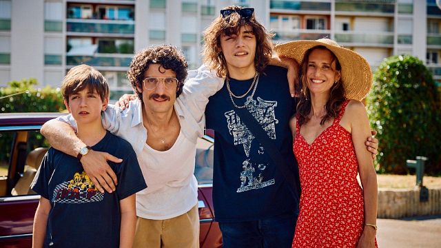 image de la news Premières images : Pierre Lottin, Camille Cottin et Louis Garrel dans l'une des comédies les plus attendues de 2026