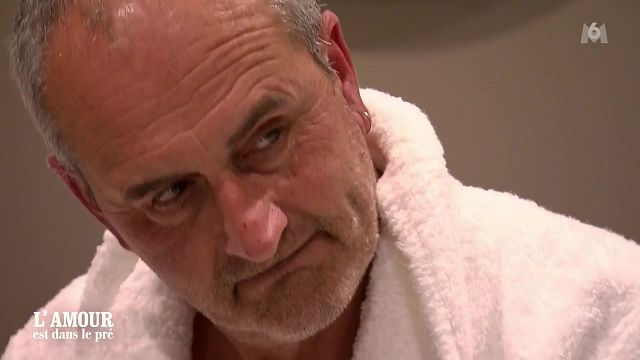 image de la news Exclu. L’amour est dans le pré : on sait pourquoi Gilles a des petites éraflures sur le nez et le front !