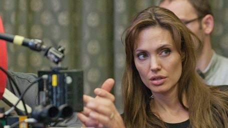 Angelina Jolie participe à une campagne britannique contre le viol