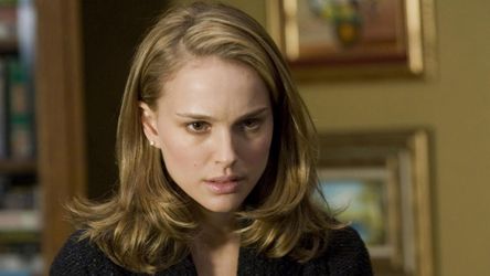 image de la news Natalie Portman passerait (enfin) derrière la caméra pour "A tale of love and darkness"