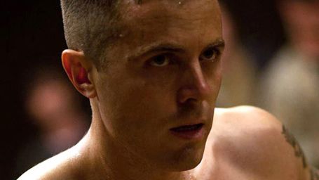image de la news "Out of the Furnace" : Casey Affleck tatoué et badass ! [PHOTOS]