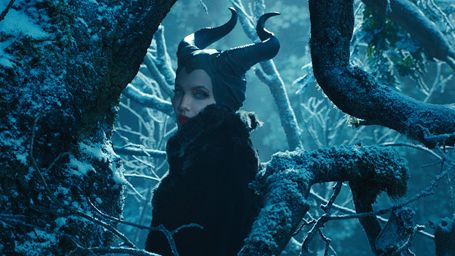 image de la news Angelina Jolie effraie Elle Fanning dans "Maléfique" [PHOTOS]
