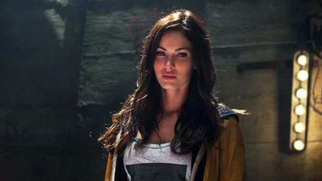 image de la news Ninja Turtles : Megan Fox choisit son arme sur la nouvelle photo