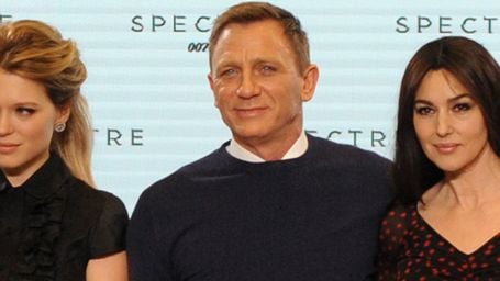image de la news James Bond : Daniel Craig, Léa Seydoux et Monica Bellucci posent pour Spectre