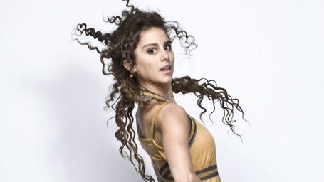 image de la news Peplum : Qui est Lou Chauvain, la jolie héroïne de la série ?