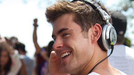 image de la news Alerte à Malibu : Zac Efron en maillot de bain rouge dans le film ?