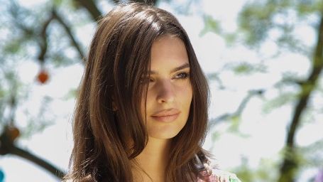 image de la news Emily Ratajkowski : Qui est la bombe qui séduit Zac Efron dans We Are Your Friends ?