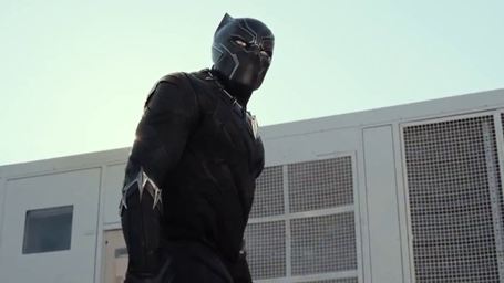 Civil War : Black Panther pose avec Captain America et Iron Man
