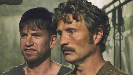 image de la news Bande-annonce Men & Chicken : découvrez la drôle de famille de Mads Mikkelsen...