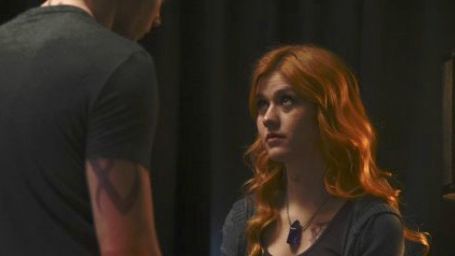 image de la news Shadowhunters : Une saison 2 pour les Chasseurs d’Ombres !