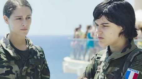 image de la news Bande-annonce Voir du pays : Soko et Ariane Labed tentent d'"oublier" la guerre...