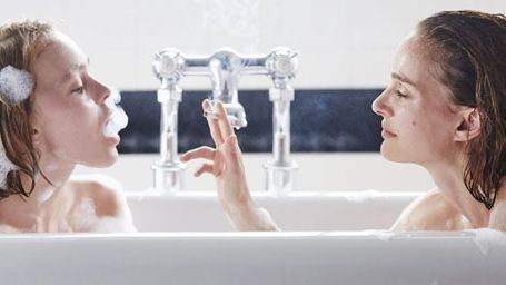 image de la news Bande-annonce Planétarium : Natalie Portman et Lily-Rose Depp solaires et envoûtantes chez la réalisatrice de Grand Central