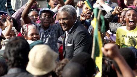 image de la news Mandela : un long chemin vers la liberté ce soir sur France 3 : 12 000 figurants, 140 prisonniers, Idris Elba grimé... Tout sur le film ! 