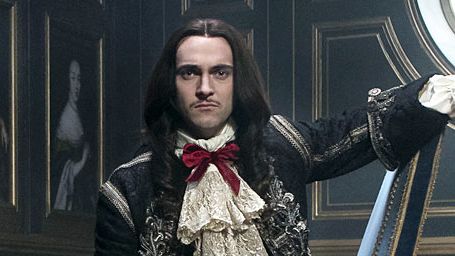 image de la news Qui est George Blagden, l'interprète du Roi Louis XIV dans la série Versailles ?
