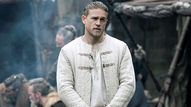 image de la news Charlie Hunnam est le roi Arthur, Tom Cruise chasse la Momie... Les bandes-annonces à ne pas rater