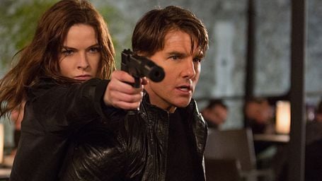 image de la news Mission Impossible 6 : Tom Cruise, un Superman moustachu et la Tour Eiffel sur les photos de tournage