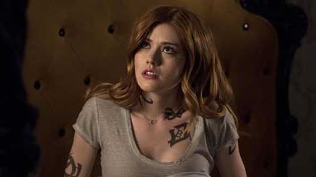 Shadowhunters : L'arrivée de la Reine des Fées, la relation Jace/Clary... Kat McNamara nous tease la fin de la saison 2 