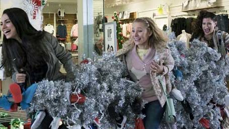 image de la news Bad Moms 2 : Mila Kunis et Kristen Bell font des lap-dances au Père Noël