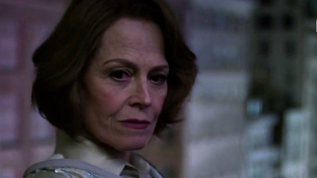 image de la news Marvel's The Defenders  : Sigourney Weaver déclare la guerre aux supers-héros dans un nouveau trailer