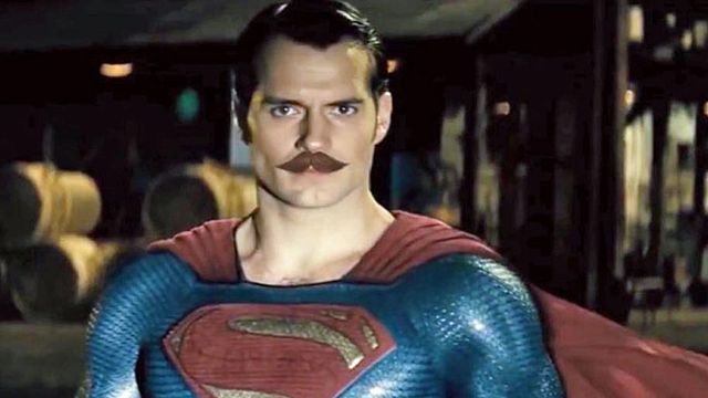 image de la news Batman v Superman : la bande annonce où Henry Cavill porte une super-moustache
