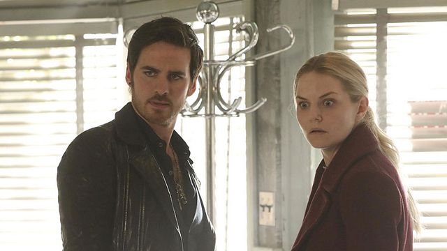 image de la news Once Upon A Time : Emma retrouve Henry et Hook sur les premières photos de la saison 7