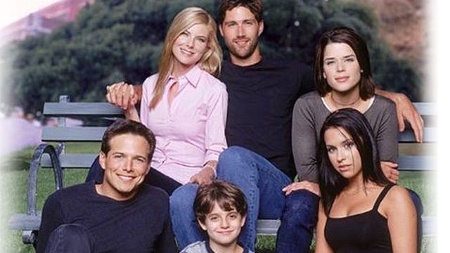 image de la news La Vie à cinq : un reboot pour la série qui a lancé Matthew Fox et Neve Campbell