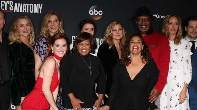 image de la news Grey's Anatomy : l'équipe réunie pour célébrer le 300ème épisode de la série