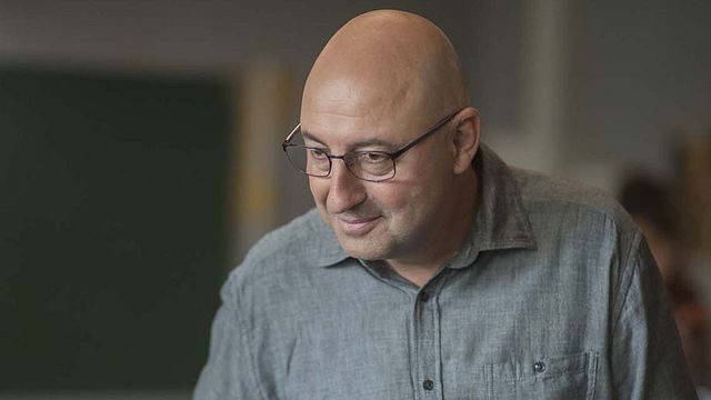 image de la news Kad Merad beau-père frustré aux cotés de Julie Gayet 