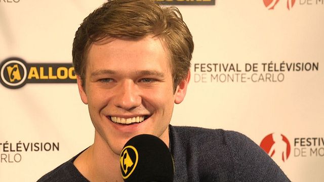 image de la news MacGyver ce soir sur M6 : "les fans de l'original aiment aussi notre version" nous confie sa star Lucas Till