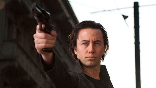 Looper sur Ciné+ Frisson : Bruce Willis déstabilisé par sa version jeune, Joseph Gordon-Levitt 