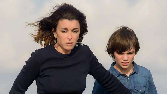 image de la news Traqués : que pense la presse du téléfilm événement de TF1 avec Jenifer ?