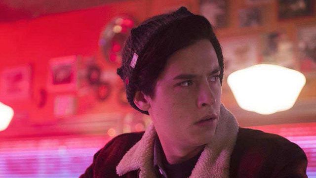 image de la news Riverdale : le sort de Jughead, Archie en danger… le récap du final de la saison 2 ! [SPOILERS]