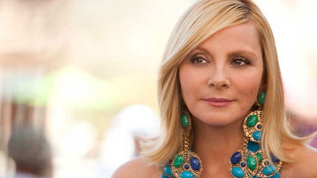 image de la news Tell Me A Story : Kim Cattrall (Sex & The City) en grand-mère atypique dans un Once Upon A Time sombre et tordu