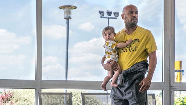 image de la news Bande-annonce Roulez jeunesse : Eric Judor se retrouve avec trois enfants sur les bras