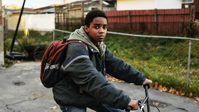 image de la news Kin le commencement : qui est Myles Truitt, héros pourchassé de ce thriller de science-fiction ?