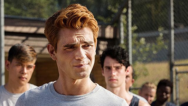 image de la news Riverdale saison 3 : un baiser surprenant entre Archie et [SPOILER] dans le teaser de l'épisode 5 !