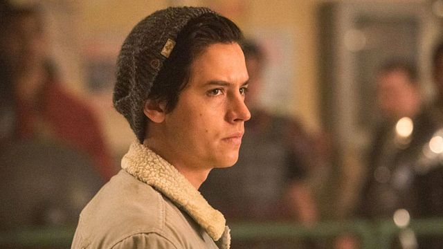image de la news Riverdale saison 3 : Jughead sur la piste d'un copycat du Gargoyle King dans le teaser de l'épisode 18
