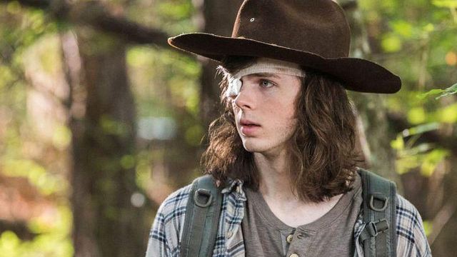 image de la news The Walking Dead : Chandler Riggs (Carl) clashe l’ancien showrunner de la série sur Twitter