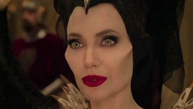 Bande-annonce Maléfique 2 : la sorcière Angelina Jolie affronte la Reine Michelle Pfeiffer