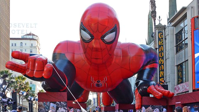 Spider-Man Far From Home : Tom Holland, Jake Gyllenhaal  et un Spider-man géant à l'avant-première 