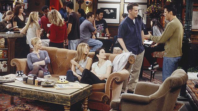 image de la news Friends : quel jeu de mots se cache derrière Central Perk, le bar culte de la série ?