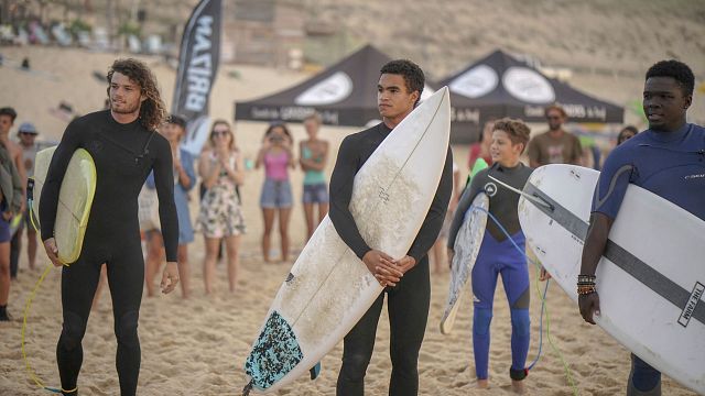 image de la news La Dernière Vague sur France 2 : ce qui vous attend dans les épisodes 3 et 4