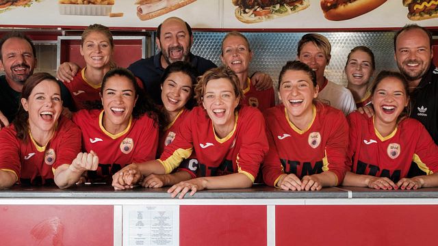 image de la news Bande-annonce Une belle équipe : Kad Merad coach de foot féminin
