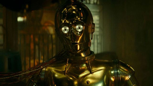 Star Wars : pourquoi C-3PO avait un bras rouge dans l'épisode VII ?