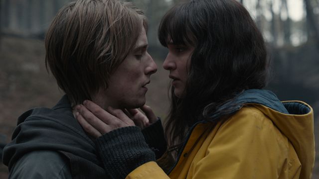 image de la news Dark saison 3 sur Netflix : de quoi la série nous parle-t-elle vraiment ?