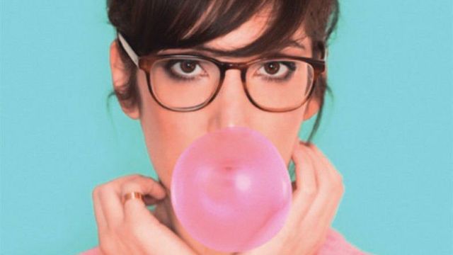 image de la news Éléonore : retour sur le parcours de l'humoriste Nora Hamzawi, l'héroïne névrosée de cette comédie fantaisiste