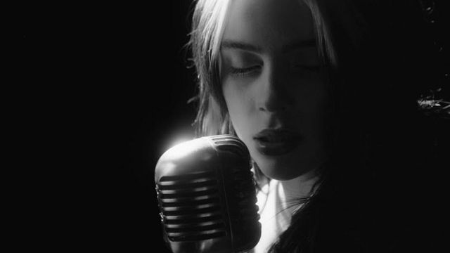 image de la news James Bond : découvrez Billie Eilish dans le clip officiel de Mourir peut attendre
