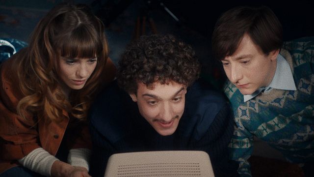 image de la news CANNESERIES : tout sur 3615 Monique, la série d'OCS sur l'invention du Minitel rose